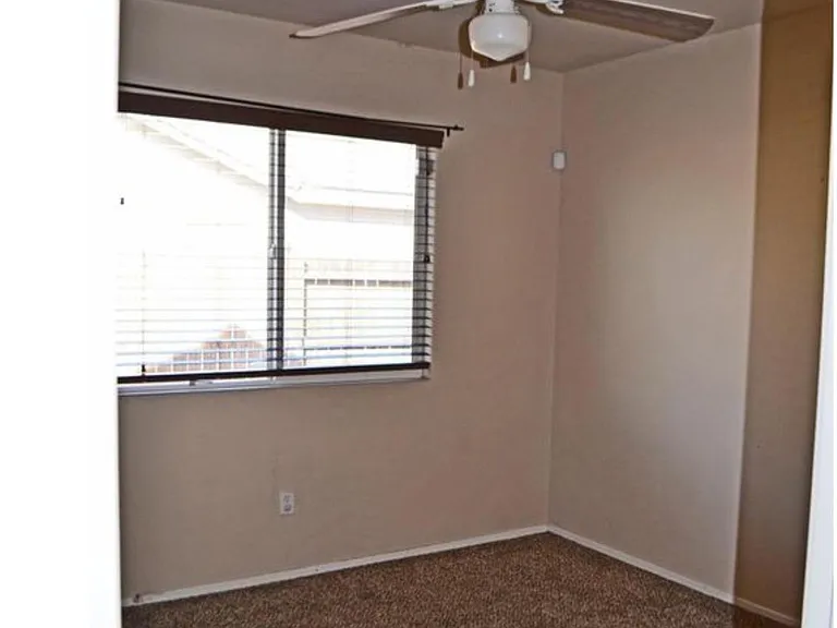 9415 Sleepy Hollow Ln — Photo 10