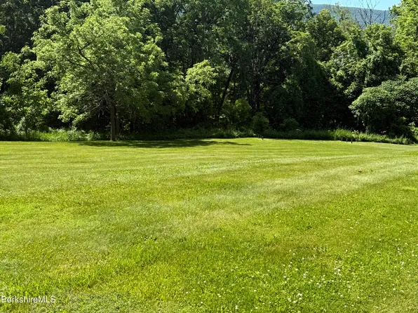 11 Kingsmont Ln, Adams, MA 01220