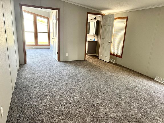 5th image of 20748 Grandville Rd