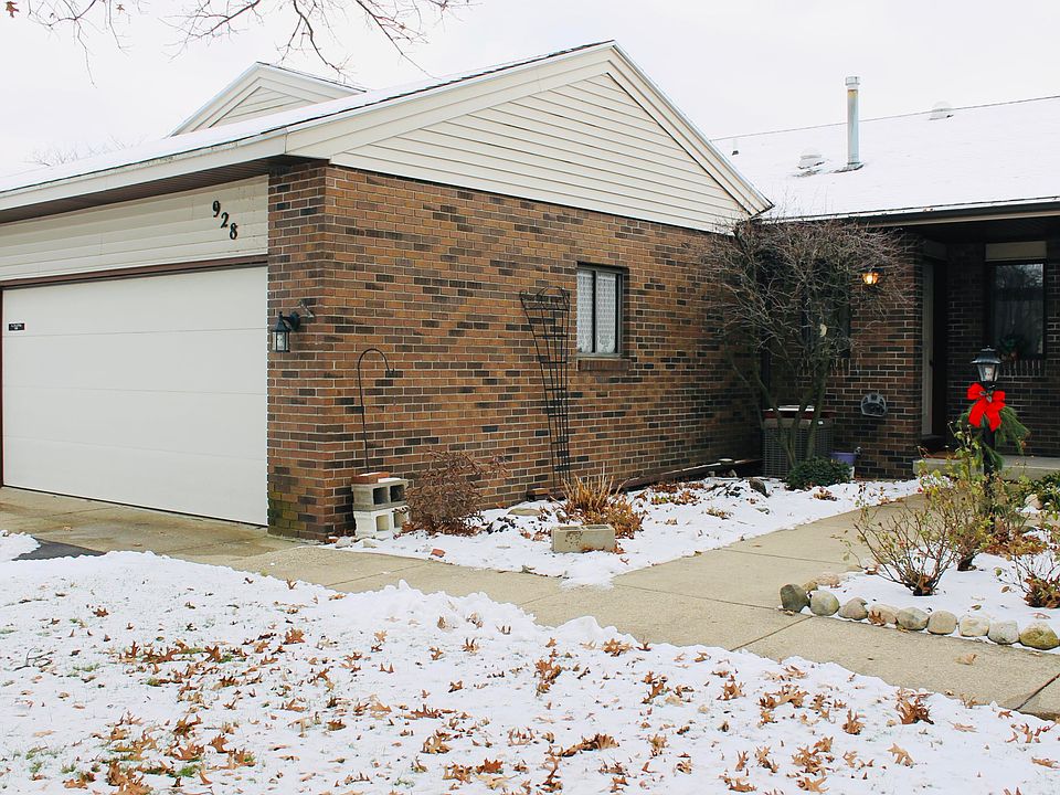 1st image of 928 Amberwood West Dr SW