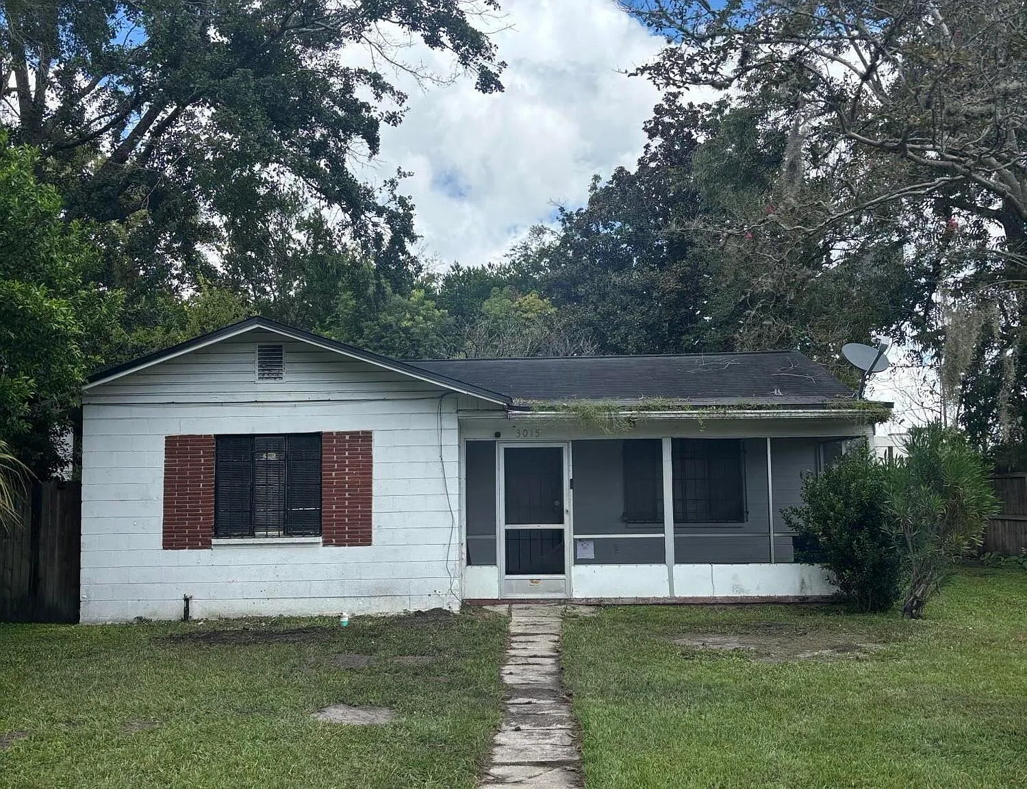 2 bed, 1.0 bath, 894 sqft, $975 — Photo 1
