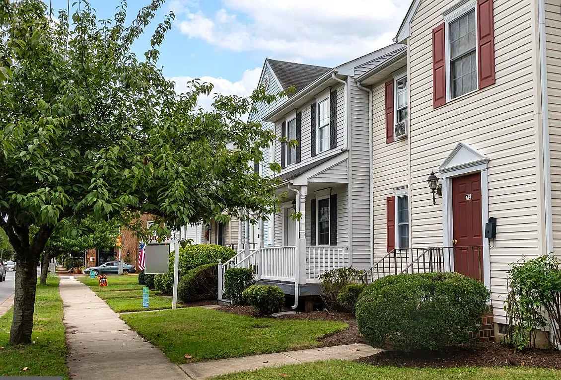 2 bed, 2.5 bath, 1152 sqft, $2,195 — Photo 1
