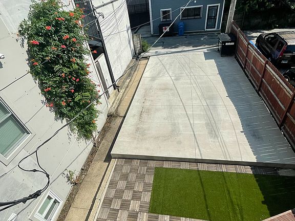 5th image of 1317 W Erie St #1F