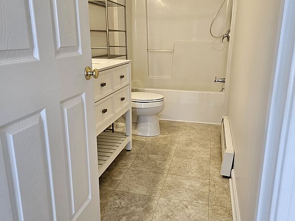 4th image of 26 Fox Hollow Dr