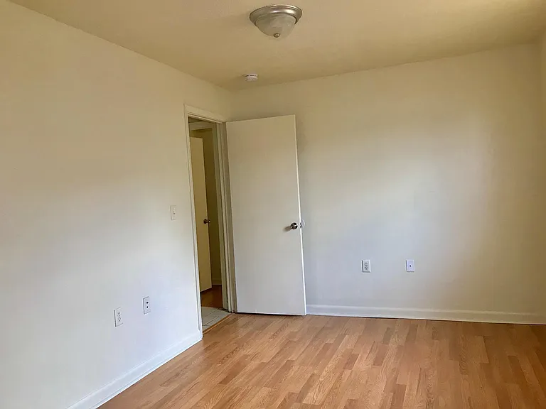 5828 Valley Dr — Photo 9