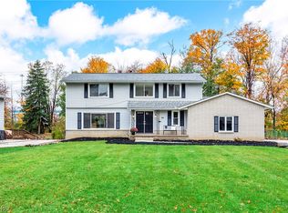 896 Beechers Brook Rd, Cleveland, OH 44143
