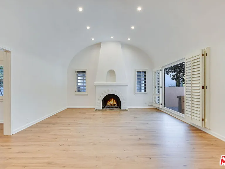 344 S Swall Dr — Photo 5
