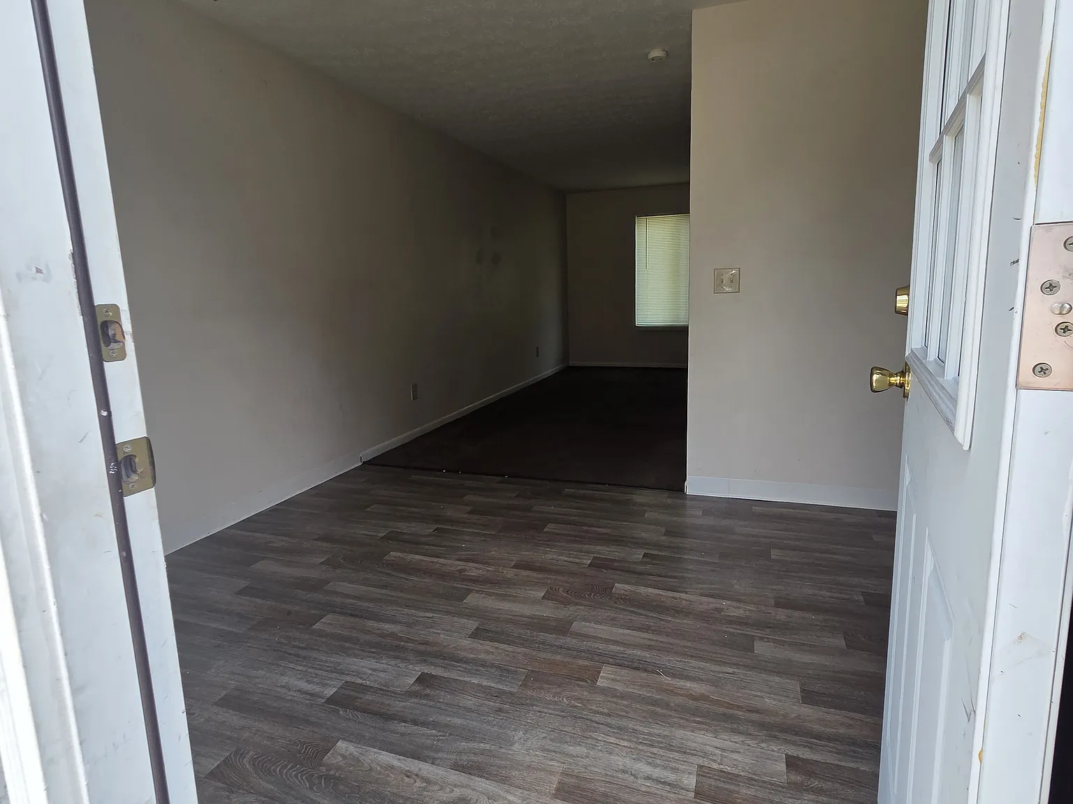 2 bed, 1.5 bath, 910 sqft, $1,295 — Photo 2