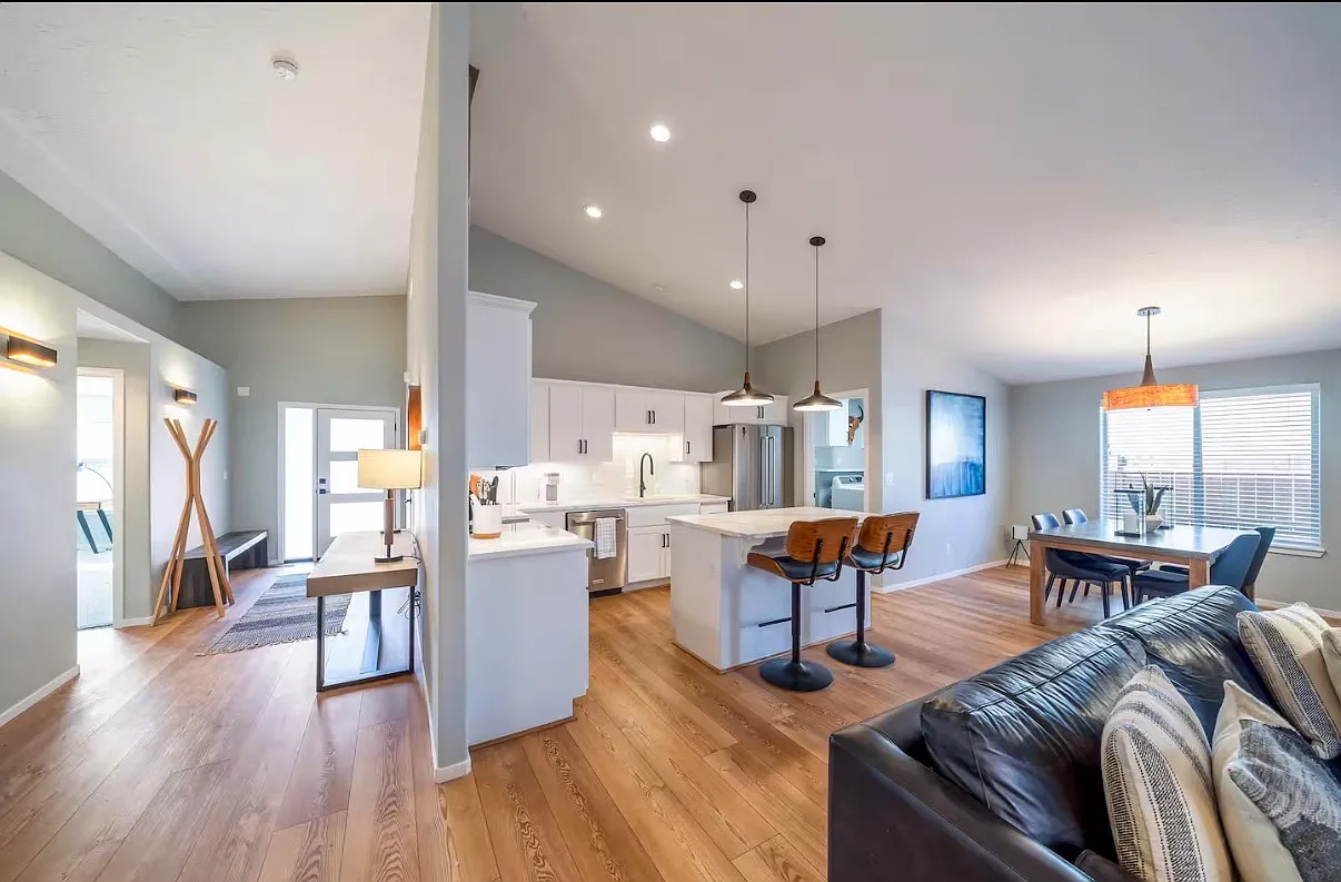 3 bed, 1639 sqft, $3,400 — Photo 3
