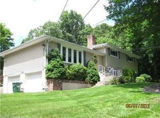 37 Royal Oaks Dr, Norwich, CT 06360