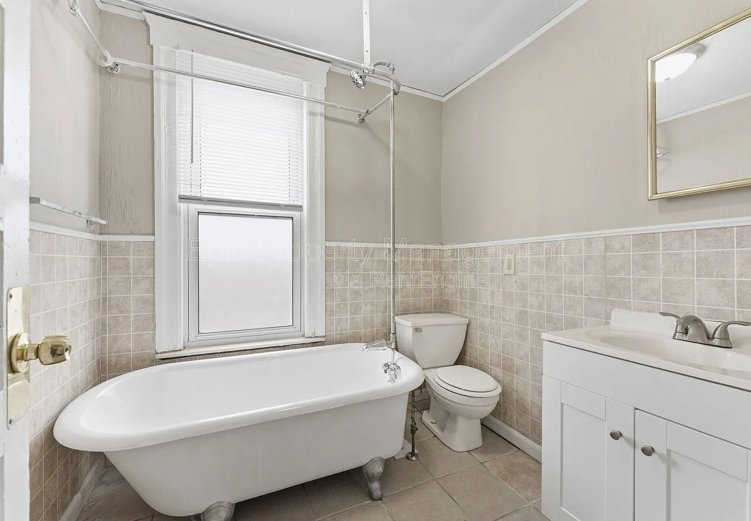 2 bed, 1.0 bath, $1,095 — Photo 4