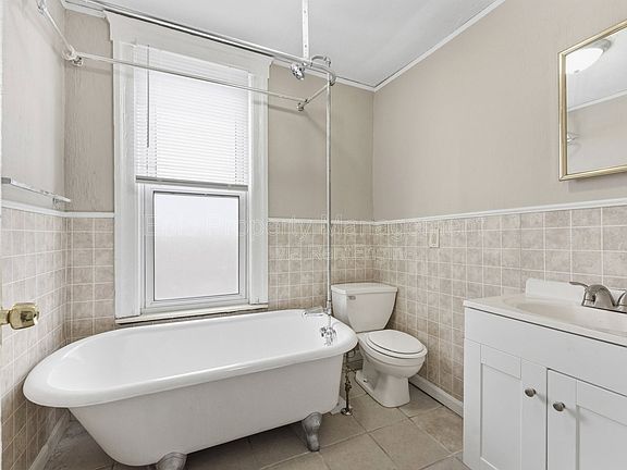 4th image of 332 Goddard St