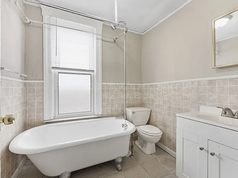332 Goddard St — Photo 4