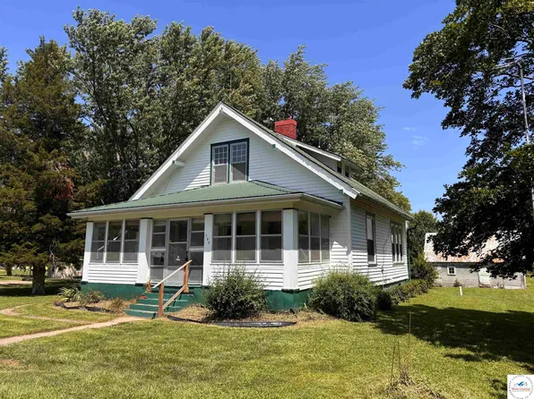 104 Summit St, Hughesville, MO 65334