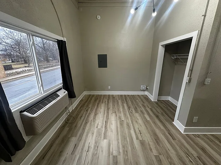 1302 Faraon St — Photo 5