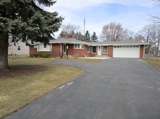 605 E Fairview Dr, Dekalb, IL 60115