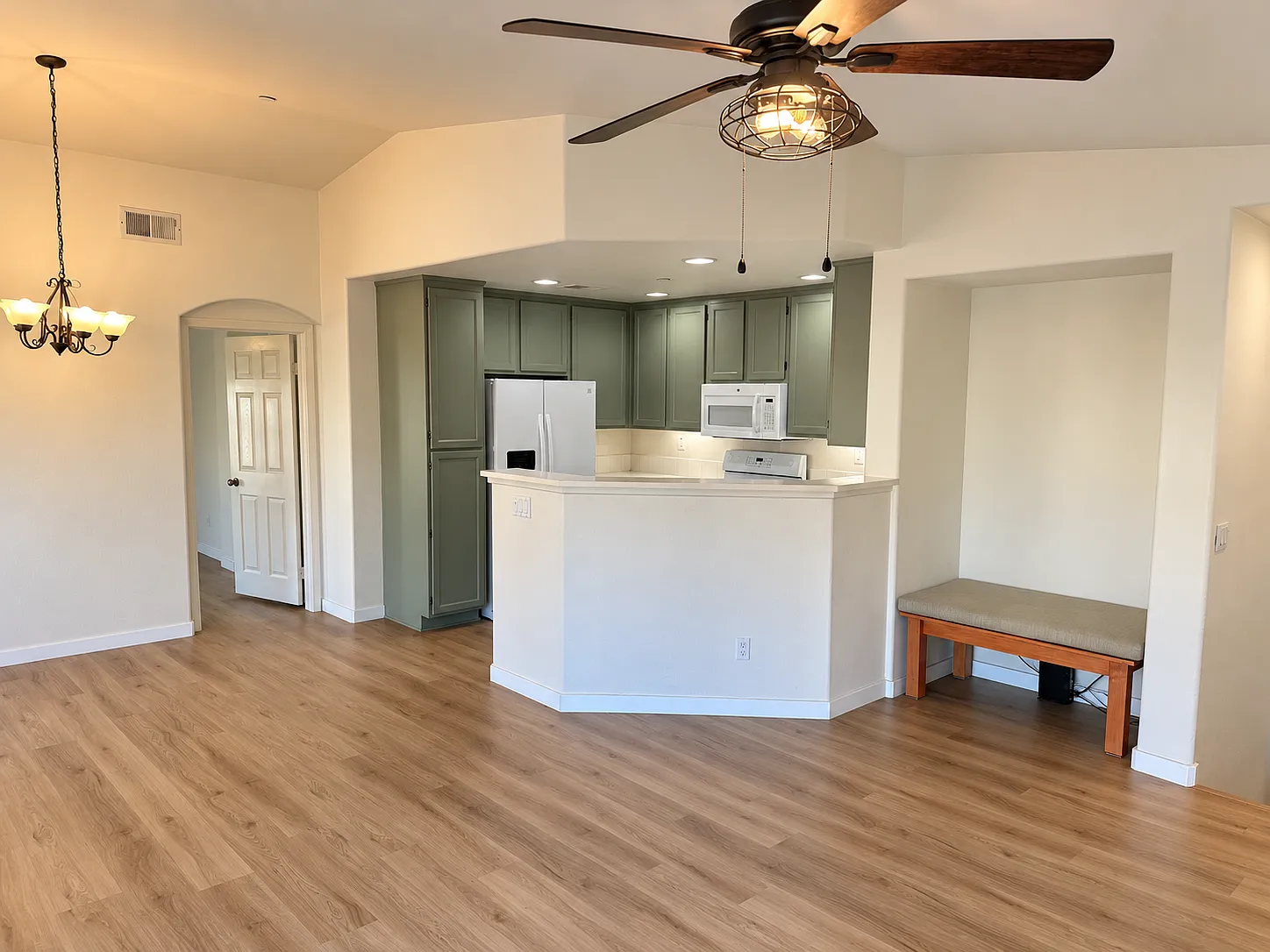 2 bed, 1027 sqft, $3,200 — Photo 4