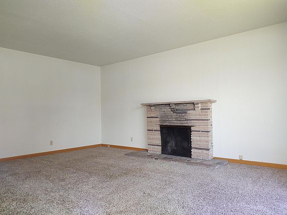 5th image of 317 Ambrose Ct