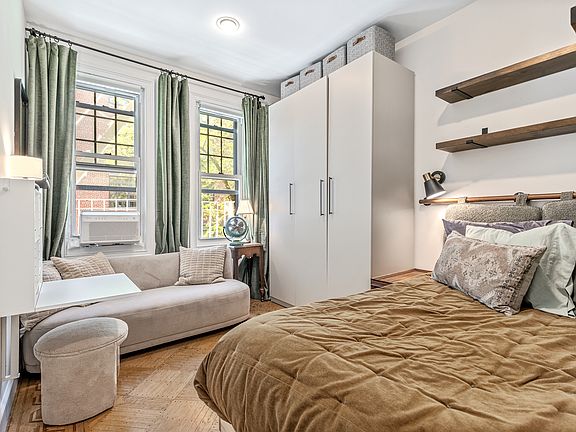 2nd image of 137 W 12th St #3