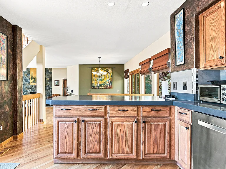 551 Aspen Dr — Photo 5