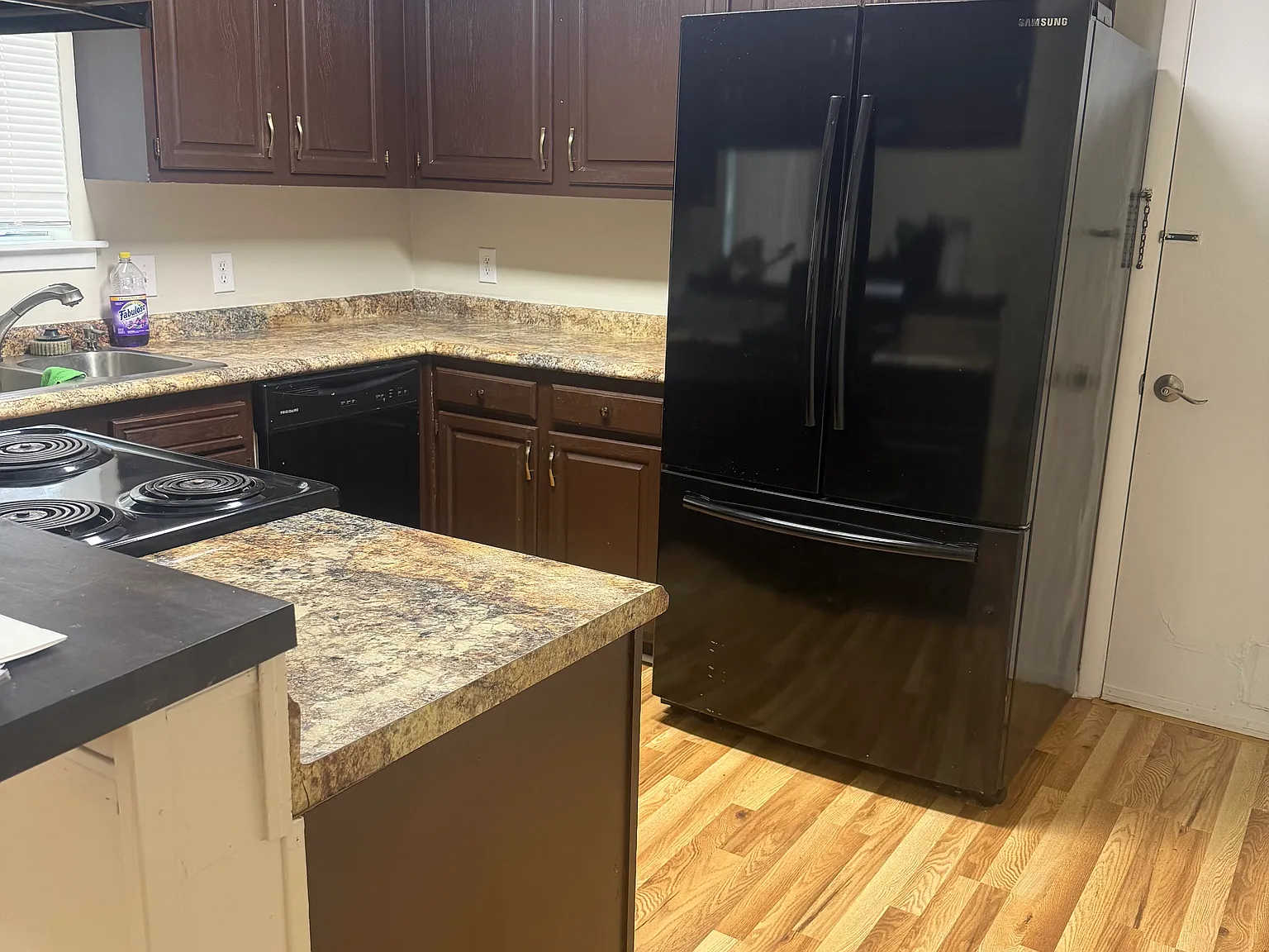 3 bed, 1.5 bath, 1200 sqft, $2,000 — Photo 4
