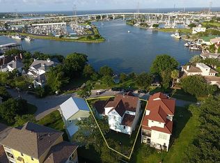 422 E Shore Dr, Clear Lake Shores, TX 77565