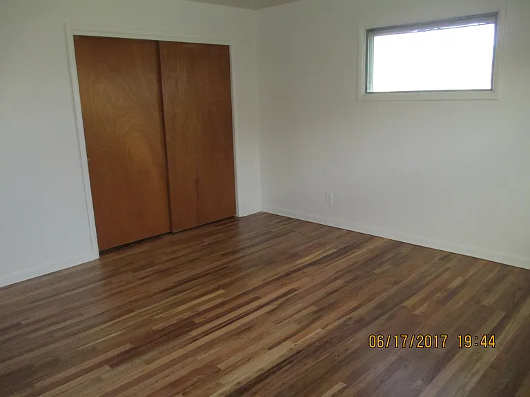 1122 S Cedar St — Photo 17