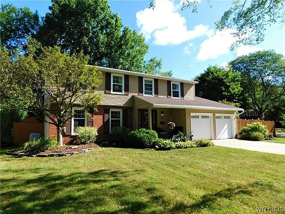 2nd image of 42 Old Farm Cir