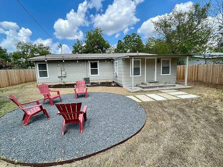 7509 Delafield Ln — Photo 15