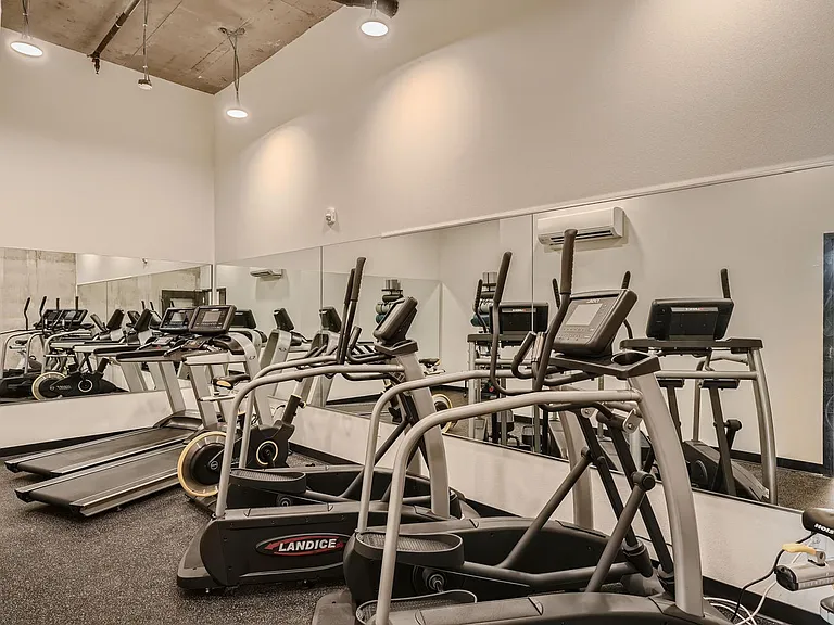 Welcome to AV Lofts! Beautiful views plus in-unit laundry! Up to 8 weeks free! — Photo 7