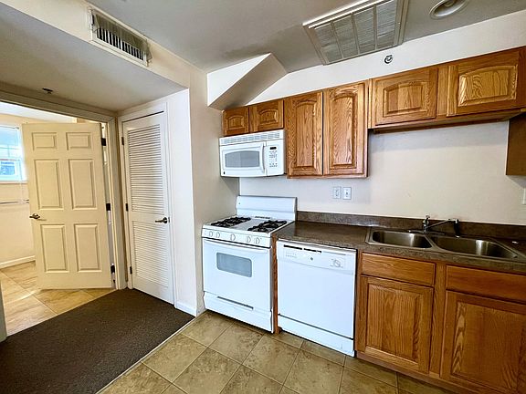 3rd image of 8 Parker St APT 4