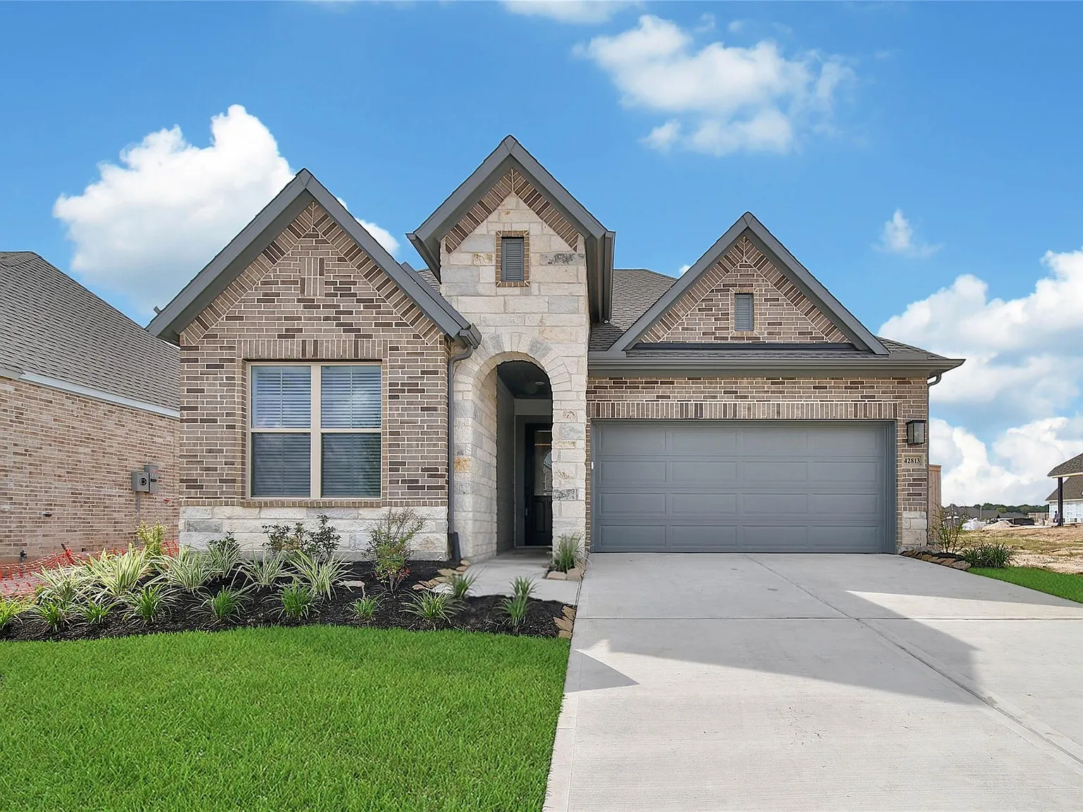 4 bed, 3.0 bath, 2219 sqft, $2,699 — Photo 1