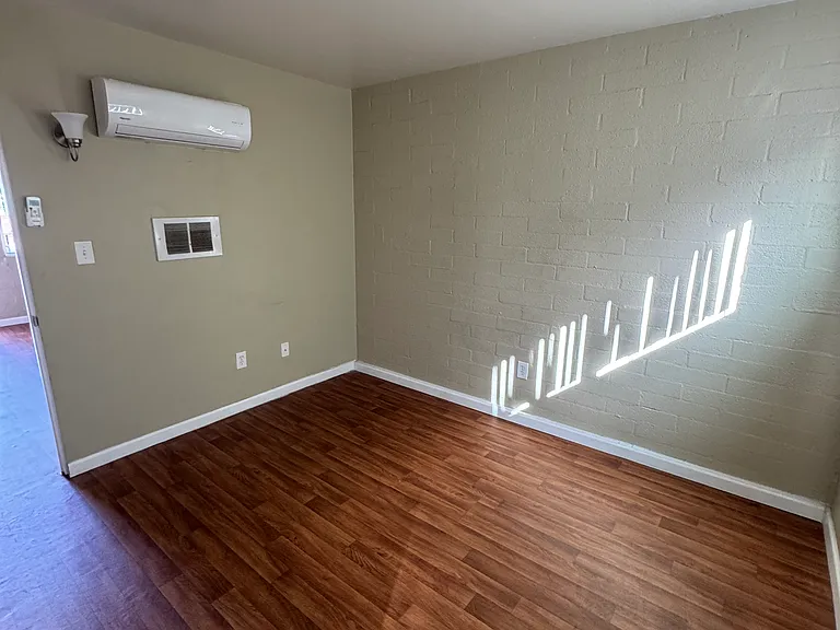 Bellevue Manor — Photo 10