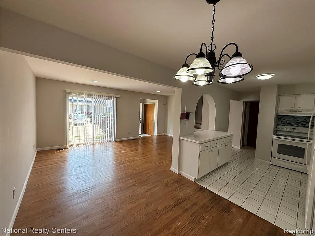 2 bed, 1.5 bath, 1801 sqft, $1,600 — Photo 4