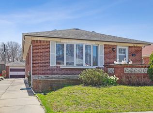 22432 76th Rd, Oakland Gardens, NY 11364