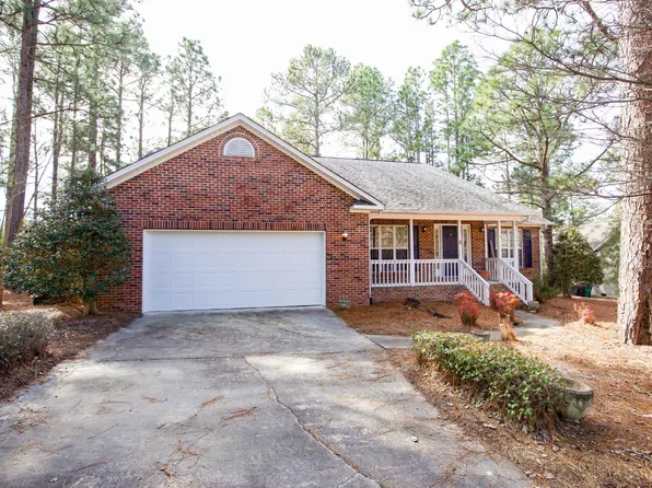 8 Moore Dr, Pinehurst, NC 28374