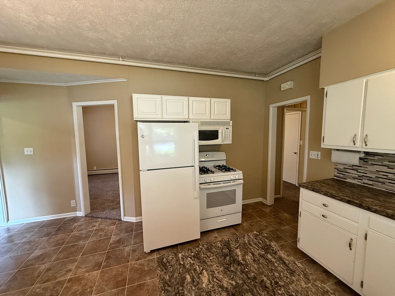 2 bed, 1200 sqft, $1,800 — Photo 3