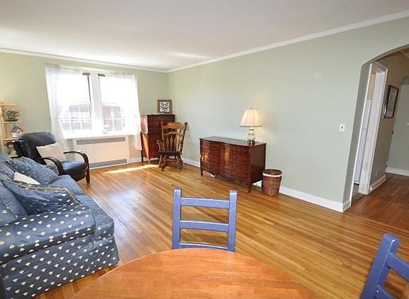 The large bright and airy living area has sunny Southern exposures, built-in bookcase and refinished hardwood floors.  The room is 20'-4" x 13'-0".