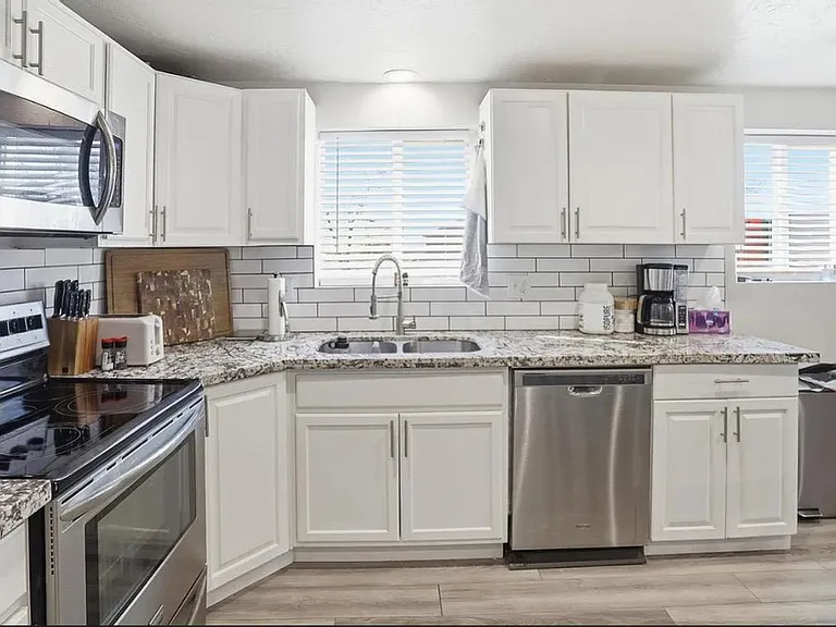 3306 N Fairfield Rd — Photo 2