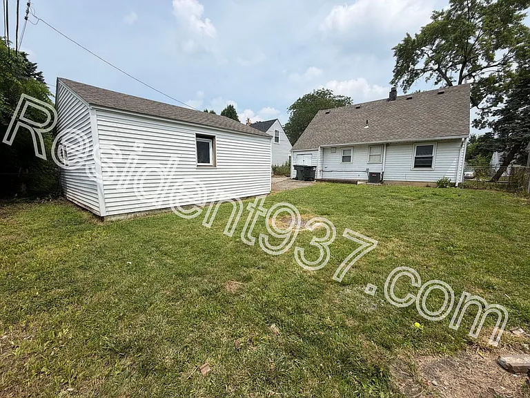 1047 Blakley Dr — Photo 14