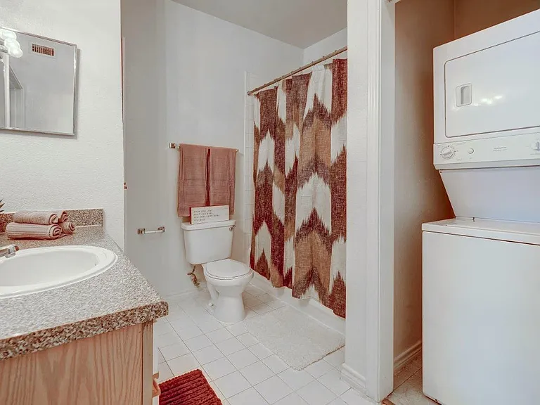 Villa Du Lac Apartment Homes — Photo 11