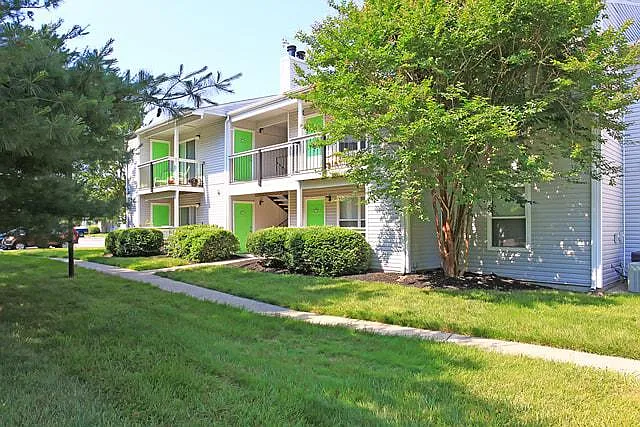 Island Club Apartments — Photo 7