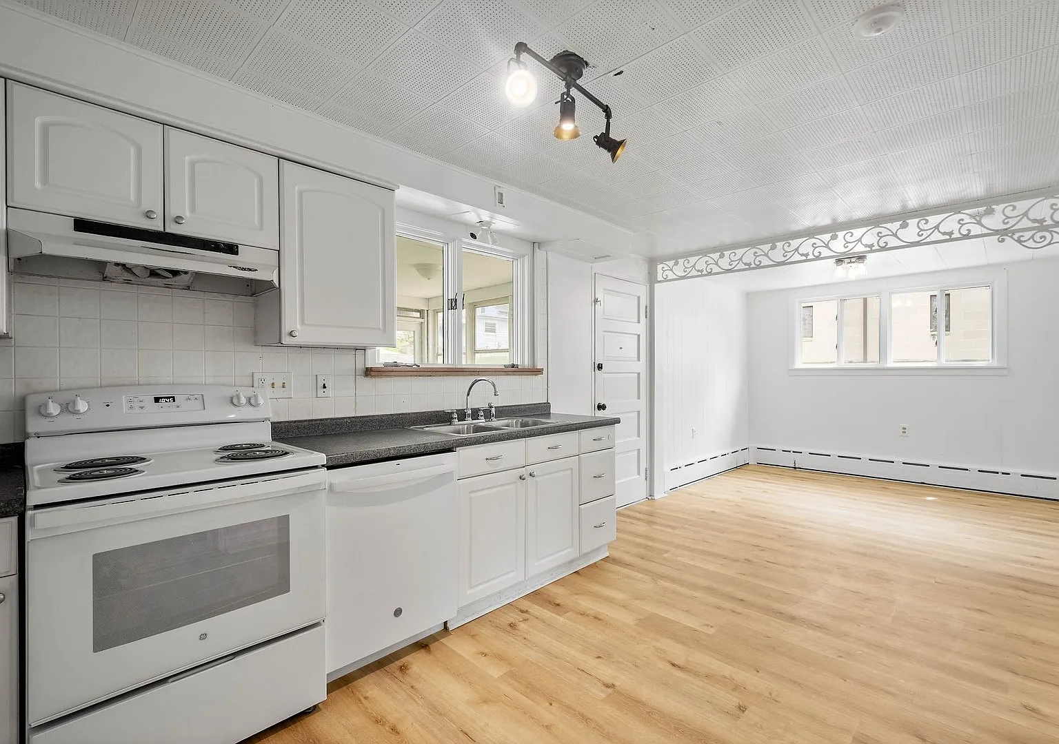 571 Washington Avenue — Photo 1