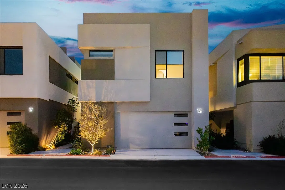 3 bed, 3.5 bath, 2670 sqft, $6,200 — Photo 1