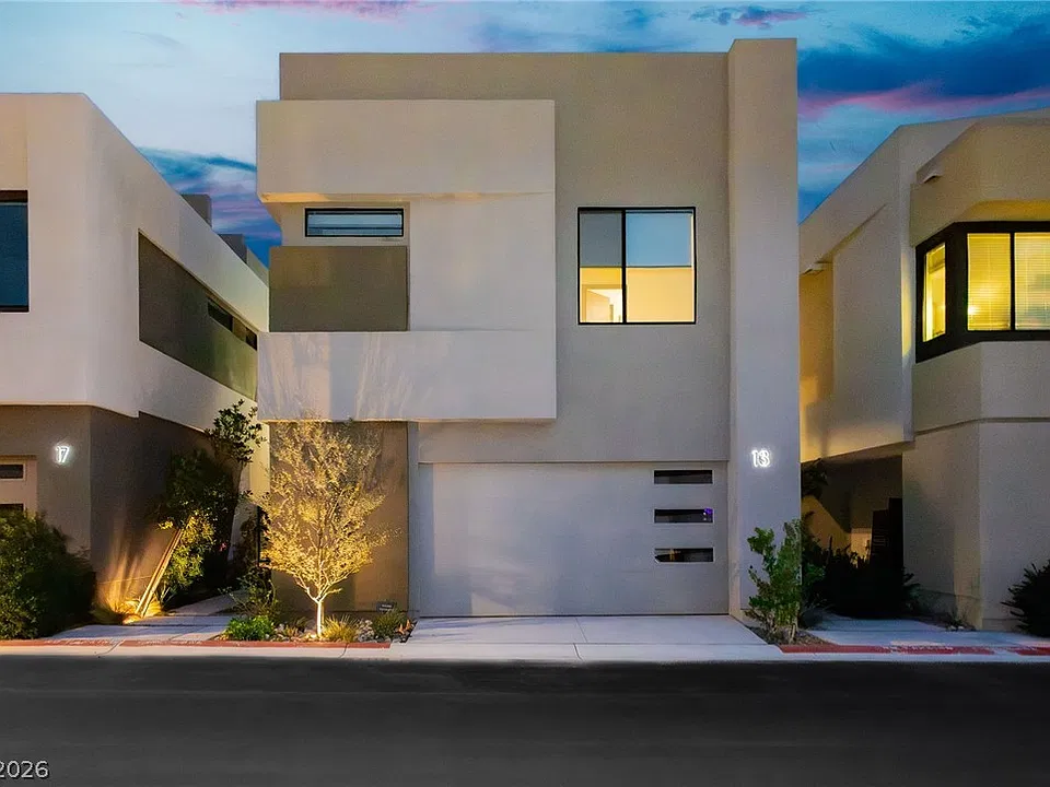 13 Promenade Isle Ln