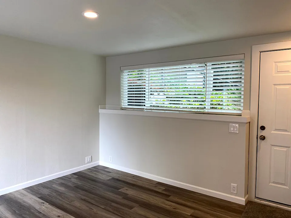 Living/dining area