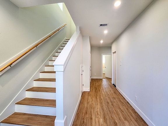 3rd image of 615 Northew St #B