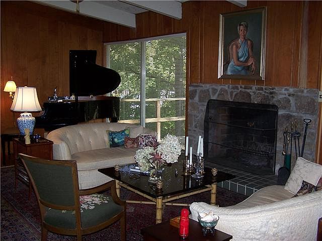 2nd image of 404 W Meade Dr