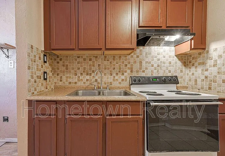 1605 NW 29th St — Photo 7