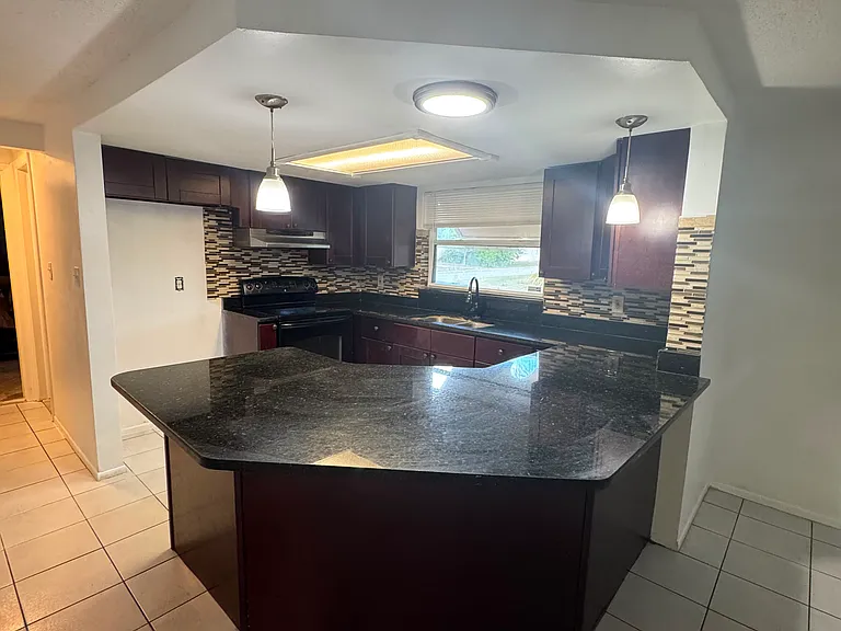 7725 Bloomfield Dr — Photo 4